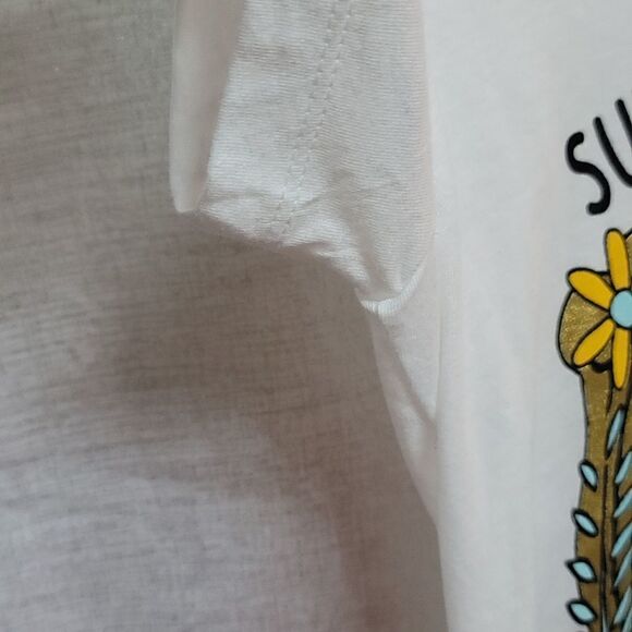 NWT F.R.I.E.N.D.S Teeshirt    - Picture 4 of 9